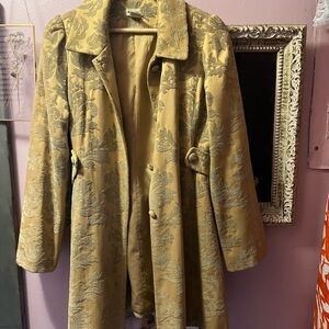 Elevenses Gold and Cream Brocade Cape